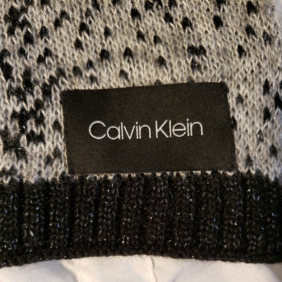 Calvin Klein scarf and hat set - Picture 2 of 4